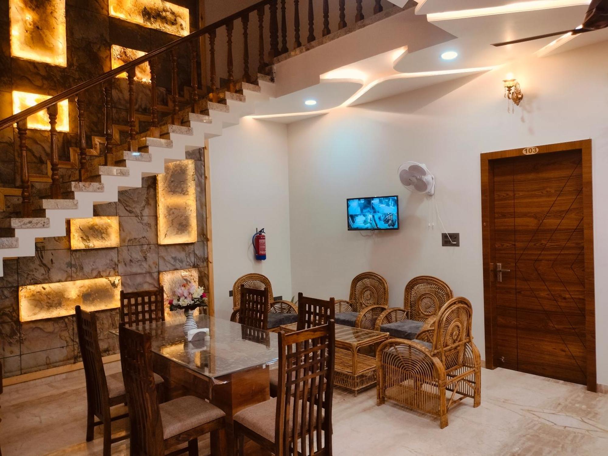 Amritam Palace A Luxury Ac Home Stay Ringas 外观 照片
